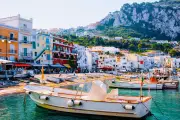 Capri Cracks Down on Street Traders Soliciting Tourists in Public Spaces