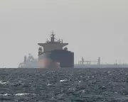 Ceasefire Fails to Free 2,000 Ships Trapped in Gulf Amid US-Iran War