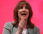 Chancellor Rachel Reeves Questions US Motives in Iran War at IMF Meeting