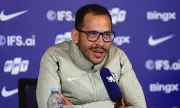 Chelsea Boss Rosenior Demands Ego-Free Push for Champions League Spot