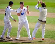 County Cricket Day One: Hampshire vs Somerset and Warwickshire vs Essex Highlights
