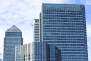 FTSE 100 Drops as Pharma Giants Slide, Oil Surges on Iran Blockade Fears