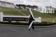 Greenpeace Activists Install Mock Wind Farm at Trump's Scottish Golf Resort in Protest