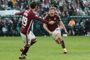 Hearts Beat Nine-Man Hibs 2-1, Shifting Scottish Premiership Title Race