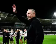 Hull FC Fans Rally Behind 'Betrayed' Coach Cartwright After Defeat