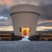 Idaho's Giant Flower Pot Airbnb: A 24-Foot Unique Stay with Rooftop Lounge