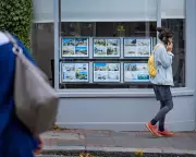 Iran War Fears Could Increase UK Mortgage Payments, Bank of England Warns