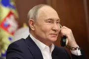 Kremlin's State-Backed Messaging App MAX Faces Widespread Public Resistance