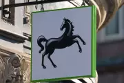 Lloyds Earnings Jump by Third as UK Economic Outlook Darkens