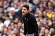 Mikel Arteta urges Arsenal to seize title chance with 'everything to play for'