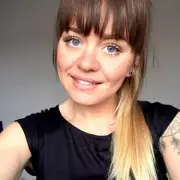 Mum, 37, Dies from Melanoma After Being Told Mole Was 'Nothing to Worry About'