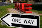Oracle Axes Up to 30,000 Jobs via 6am Email in Global AI Restructuring