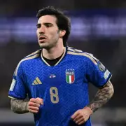 Rio Ferdinand Urges Man Utd to Sign Elliot Anderson Over Sandro Tonali