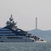 Russian Oligarch's Superyacht Sails Through Strait of Hormuz Amid Blockade