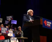 Sanders Warns of Economic Crisis in Rally Against Billionaires