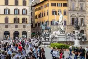 Tourist Damages Historic Florence Fountain in Pre-Wedding Challenge