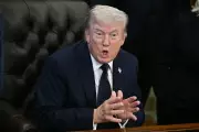 Trump Threatens to End Iran War by Force, Rules Out Nuclear Weapon
