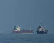Trump's Hormuz Blockade Threat Sparks Global Oil Market Uncertainty