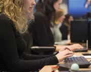 UK Labour Market Shows Fragility Amid Weak Wage Growth and Inflation