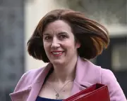 UK Ministers Open to Social Media Age Limits, Says Phillipson