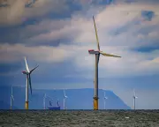 UK Moves Older Wind and Solar Farms to Fixed-Price Deals to Curb Energy Costs