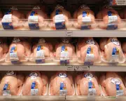 UK Supermarkets Face Summer Shortages as Iran War Threatens CO2 Supply