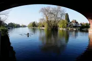 UK's Record Spring Warm Spell Ends as Rain and Gales Arrive for Weekend