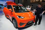 US Democrats Urge Trump to Ban Chinese Automakers Amid Security Fears