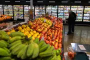 US Economy Slows to 0.5% Growth in Q4, Downgraded from Previous Estimate
