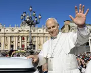 Vatican Locals and Visitors Divided in Pope Leo vs. Trump Diplomatic Spat