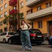 Woman Finds Lost Baby Chicken Outside Her Apartment After Long Drive Home