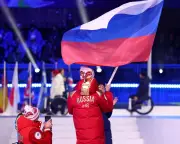 World Aquatics Sparks Outrage by Allowing Russian Athletes to Compete Under Flag