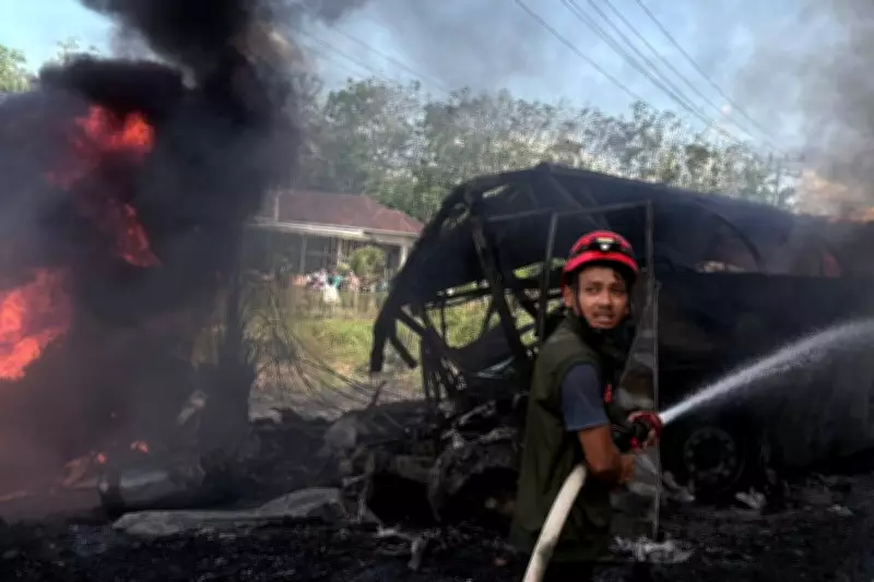 16 Killed in Indonesia Bus-Truck Collision on Sumatra Highway