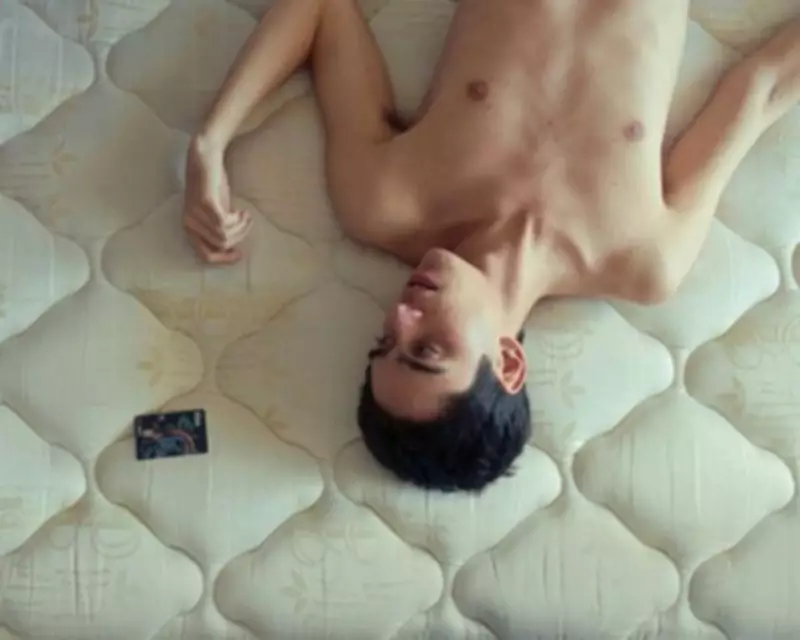 A Few Feet Away Review: Buenos Aires Slacker in Vivid Hookup Drama