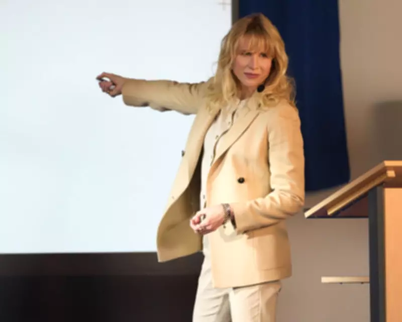 Amandaland Returns: Lucy Punch's Insufferable Star Back for Season 2