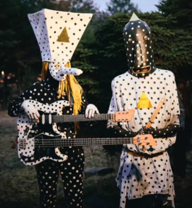 Angine de Poitrine: Unmasking the Year's Buzziest Alien Rock Duo