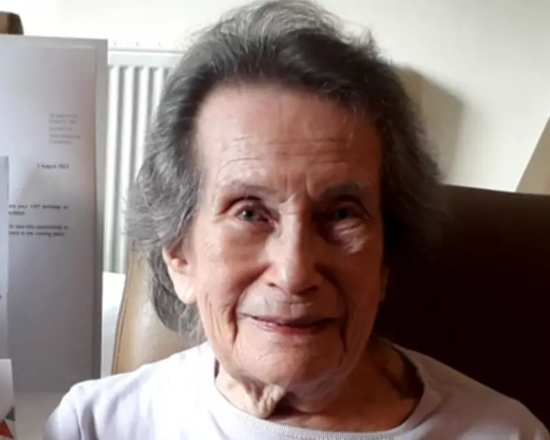 Beatrice Baxter, Chemistry Teacher and Gas Mask Developer, Dies at 102