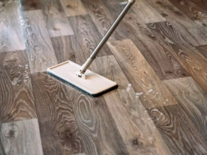 Black Tea: The Cheap Kitchen Ingredient That Keeps Wooden Floors Dust-Free