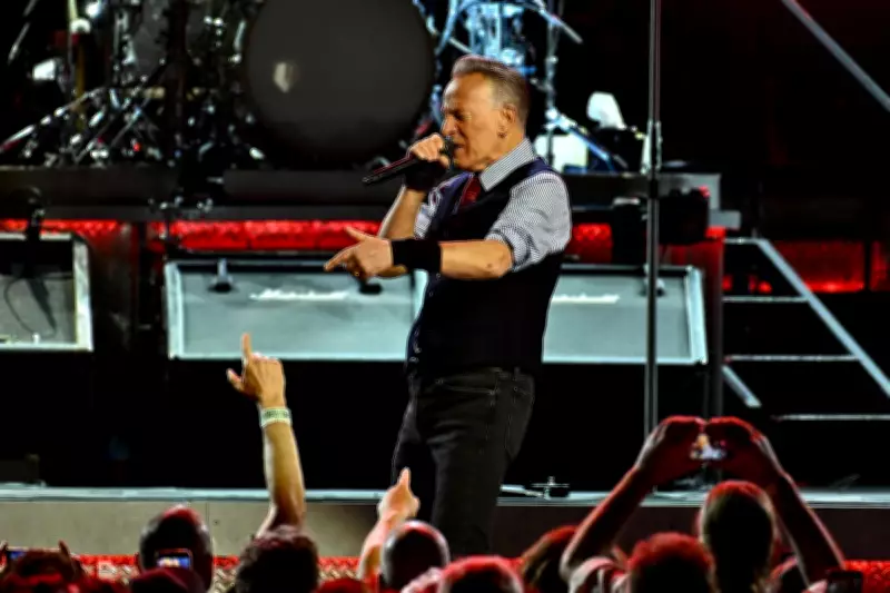 Bruce Springsteen Snubs Chris Christie's High-Five Attempt at NYC Concert
