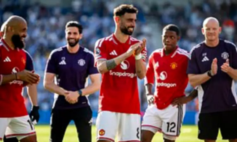 Carrick Confident Fernandes Will Stay at Manchester United