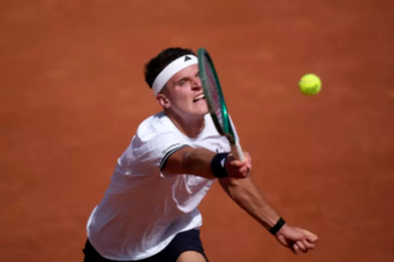 Czech Tennis Star Mensik Collapses in French Open Heatwave