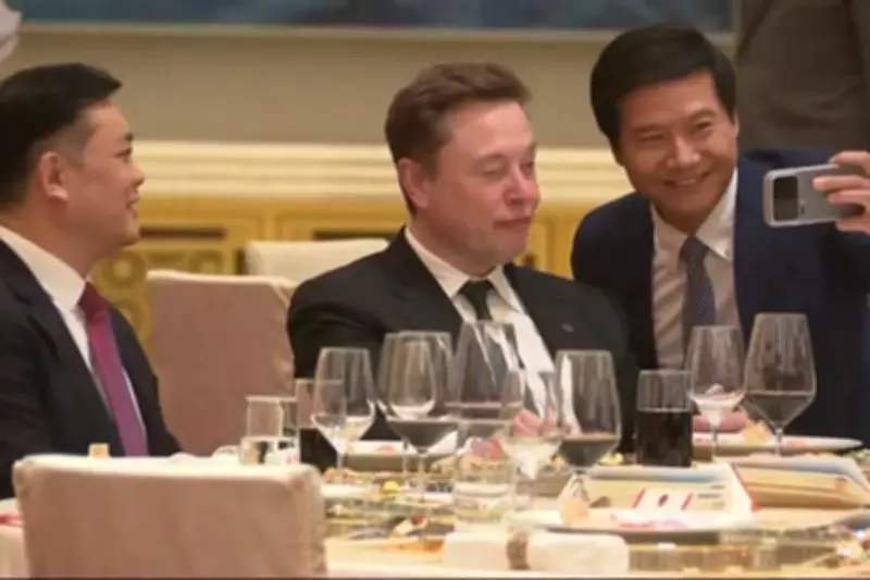 Elon Musk Makes Strange Faces in Selfies with Chinese Leaders