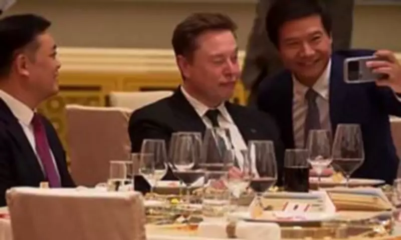 Elon Musk Pulls Faces as Chinese CEOs Mob Him for Photos in Beijing