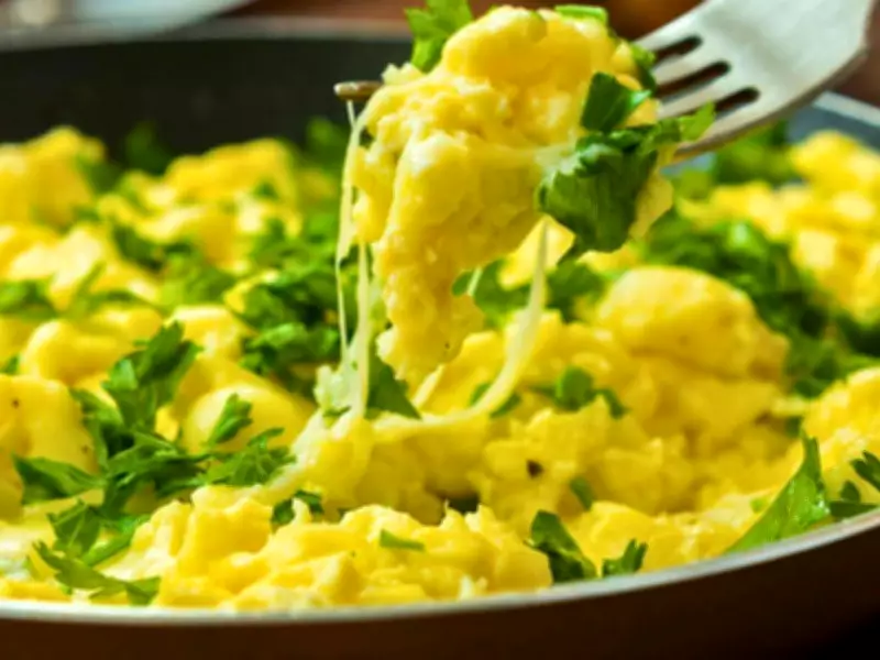 Feta Cheese Makes Scrambled Eggs Creamier and Tastier Than Milk