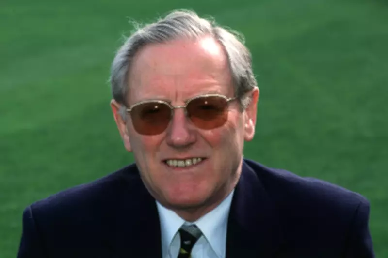 Former England cricket captain Mike Smith dies at 92