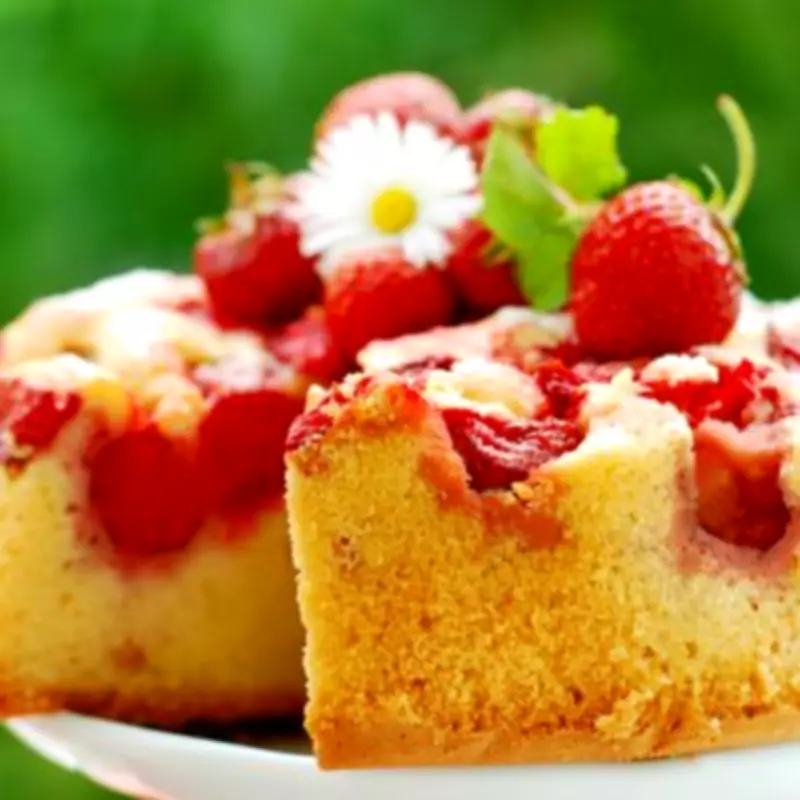 Fruity Berry Bakewell Cake: Super Simple Spring Recipe