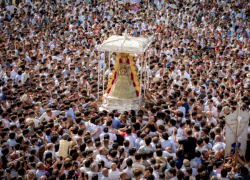 Global Photos: Cheese Rolling, Organ Grinders, and Lotus Lanterns