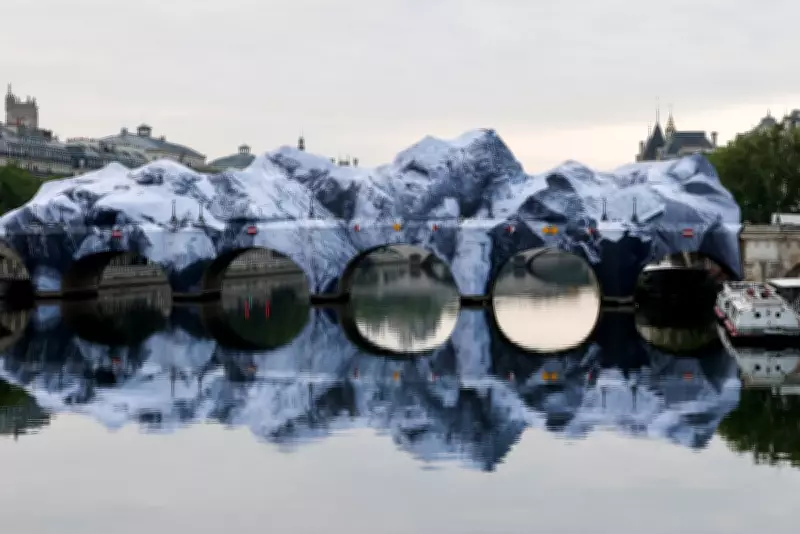 Global Photos: Inflatable Bridge, Ebola Alert, and Sharia Punishment
