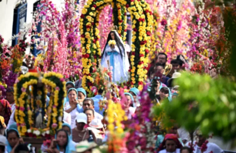 Global Photos: Religious Icons, Rickshaws, and Political Vigils