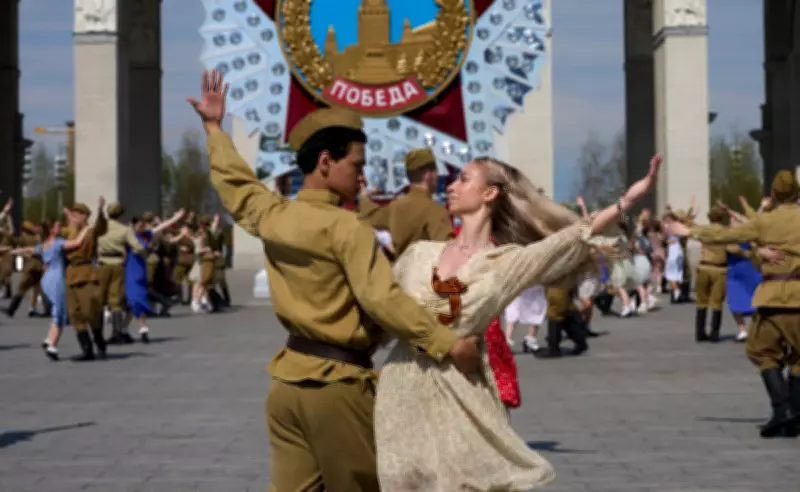 Global Photos: Victory Day in Moscow, Rubbish Removal in Gaza